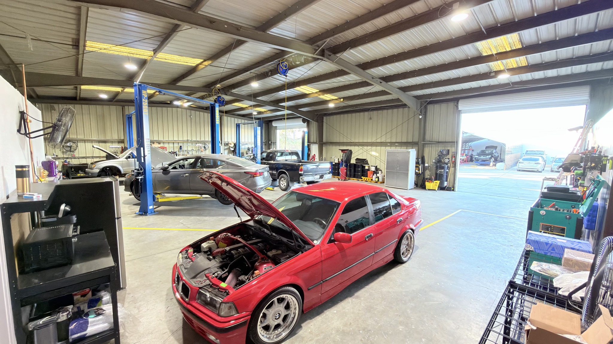 Customer Waiting Area At Insurance Auto Body & Repair